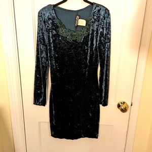 Vintage emerald green crushed velvet dress